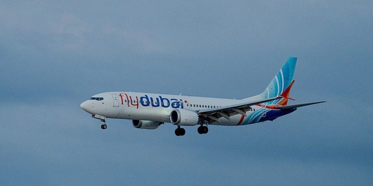 Nuevas imágenes desde la cabina: Pánico en el vuelo de Flydubai tras reducir al atacante (VIDEO)