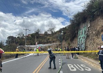 VIDEOS: Avioneta de pasajeros sufre aparatoso accidente cuando aterrizaba en Ecuador