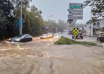 VIDEOS: Severas inundaciones colapsan la principal ciudad de Turquía
