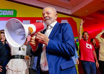 Lula sube la apuesta por la Presidencia y anuncia otra reforma constitucional