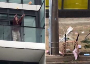 VIDEO: Mujer ‘tira la casa por la ventana’ y desata una lluvia de objetos en plena vía