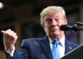 Trump alardea de su poder presidencial: «Ahora Google me besa el trasero»