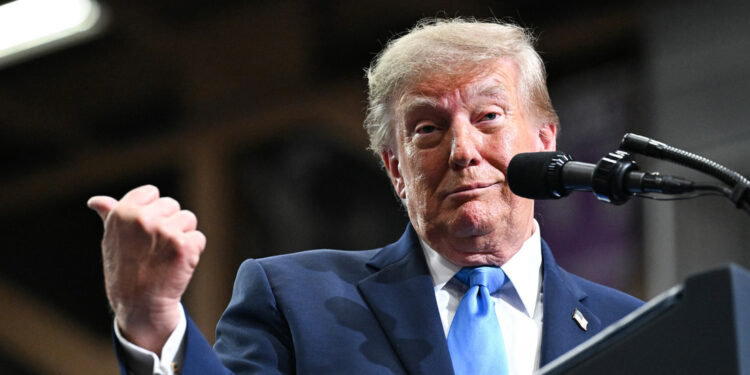 Trump alardea de su poder presidencial: «Ahora Google me besa el trasero»