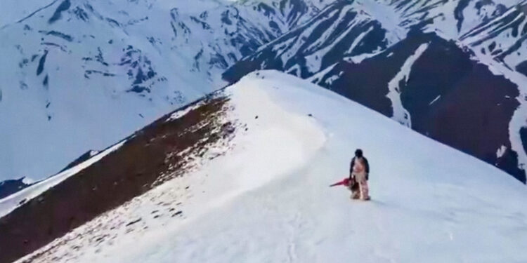 MOMENTO en el que hallan con vida a un piloto iraní tras el derribo de su caza (VIDEO)