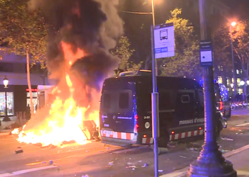 Disturbios en Barcelona: saqueos, barricadas incendiarias y enfrentamientos con la Policía (VIDEOS)