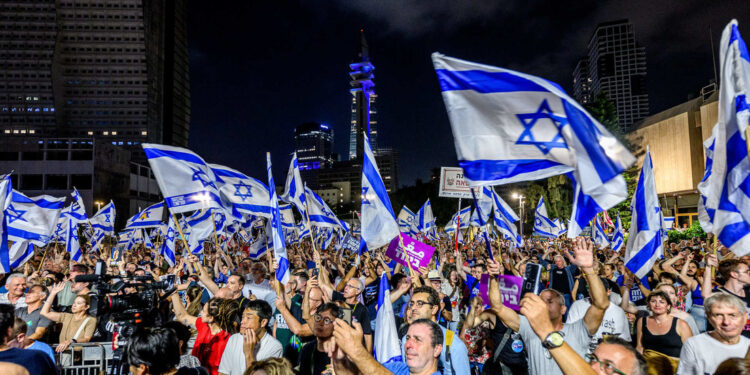 Decenas de miles de israelíes protestan contra Netanyahu antes de las elecciones (VIDEOS)