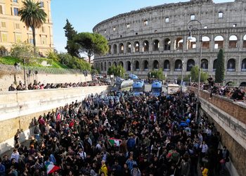VIDEOS: Manifestantes irrumpen en el Coliseo de Roma durante ola de protestas