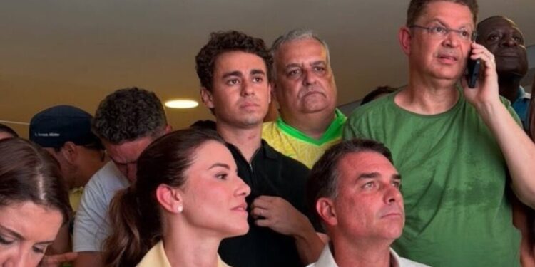 FOTOS: Así reaccionó el equipo de Flávio Bolsonaro a la derrota frente a Lula en la segunda vuelta