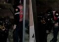 Captan en VIDEO la brutal golpiza que dan policías a un manifestante hasta dejarlo inconsciente