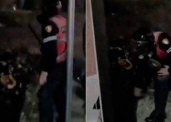 Captan en VIDEO la brutal golpiza que dan policías a un manifestante hasta dejarlo inconsciente