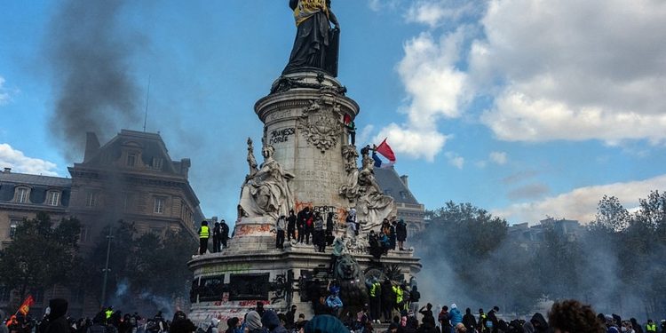 Trump: «Los franceses son extremadamente buenos para las revoluciones»