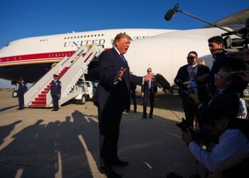 «Eres repugnante, ponte en forma»: Trump arremete contra un reportero (VIDEO)