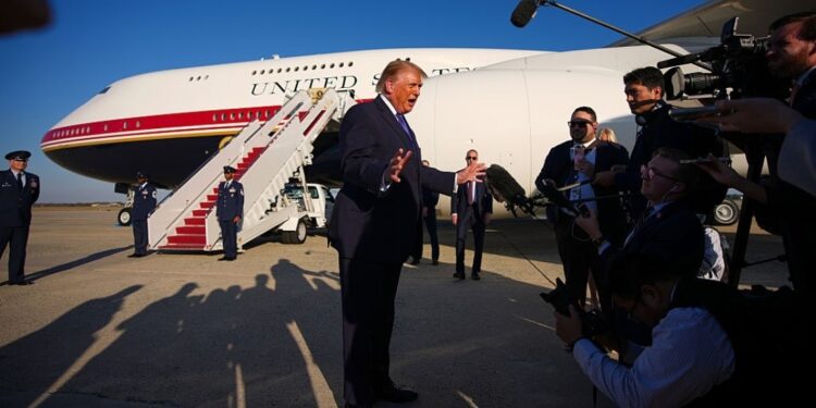 «Eres repugnante, ponte en forma»: Trump arremete contra un reportero (VIDEO)