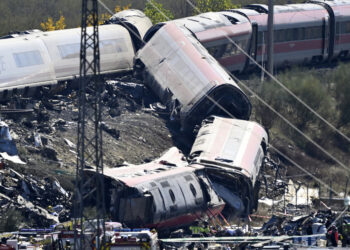«A punto de ser mucho peor»: un tercer tren se detuvo a metros de la mortal colisión ferroviaria en España