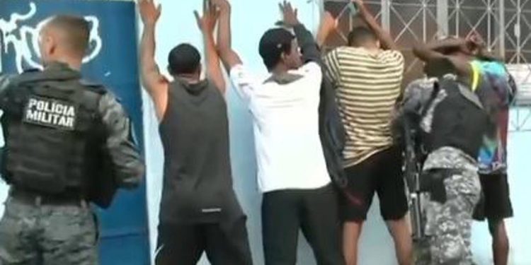 VIDEO: Río de Janeiro, bajo balaceras, vías cerradas y detenciones