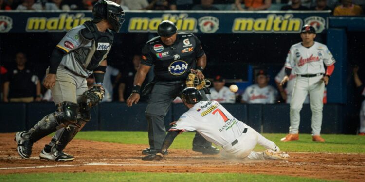 Las Águilas del Zulia debutan con una victoria en casa ante los Leones del Caracas