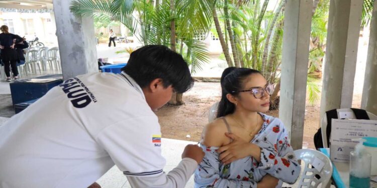 Alcaldía de Maracaibo llevó atención médica y social a estudiantes de LUZ
