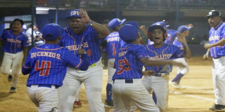 Criollitos y Fevebéisbol ganan en jornada inaugural del Interinstitucional de béisbol U10