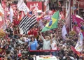 Lula y Bolsonaro se dan un baño de masas en São Paulo en la víspera a las elecciones
