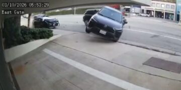 Estremecedor video: Adolescente choca a alta velocidad en California y mata a un hombre que dormía en su auto