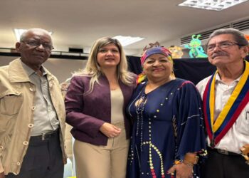 Primera dama del Zulia, Roselyn López de Caldera, conmemora a los adultos mayores en su día