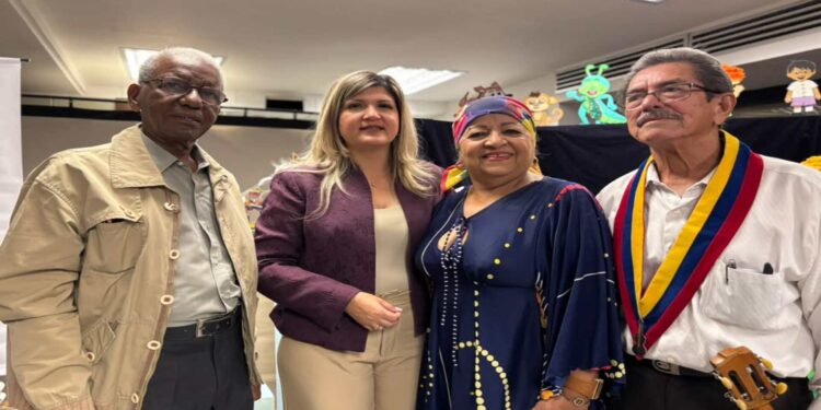 Primera dama del Zulia, Roselyn López de Caldera, conmemora a los adultos mayores en su día