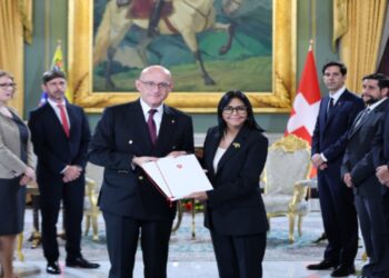 Mandataria Delcy Rodríguez recibe Cartas Credenciales de cuatro nuevos embajadores acreditados en el país