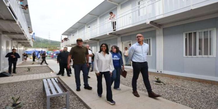 Presidenta Delcy Rodríguez anuncia la entrega de viviendas transitorias para 740 familias afectadas por el doblete sísmico en La Guaira