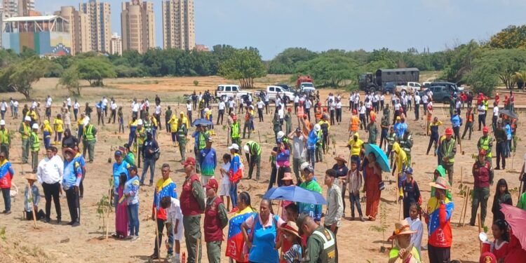 Ministro de Ecosocialismo Nelson Rodríguez lideró jornada de siembra en Vereda del Lago