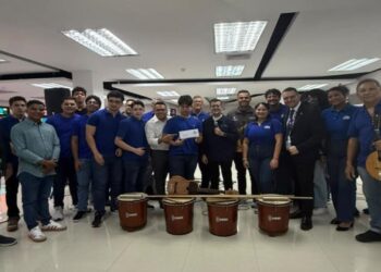 Escuelas y universidades reciben instrumentos profesionales de la Fundación Gaiteros de Corazón