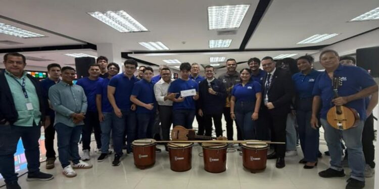 Escuelas y universidades reciben instrumentos profesionales de la Fundación Gaiteros de Corazón