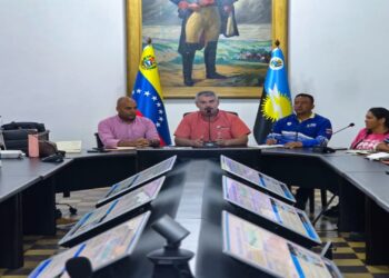 Gobernador Luis Caldera sostiene gabinete territorial comunal con voceros de Cabimas