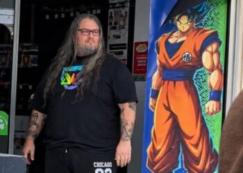 Sujeto en Francia se vuelve viral tras defender su lugar de trabajo al lado de  ‘Goku’ en plenas protestas (Video)
