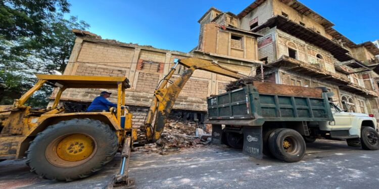 Alcaldía de Maracaibo evalúa riesgos en la infraestructura del Hotel Granada
