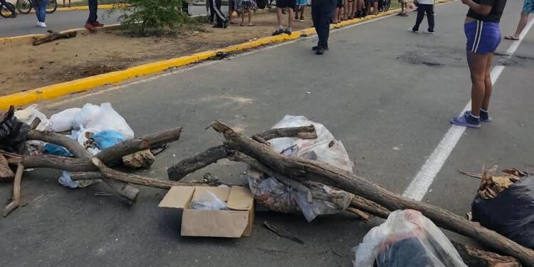 Diputado a la AN Arnoldo Olivares: «La protesta violenta son ilegales y carecen de justificación»