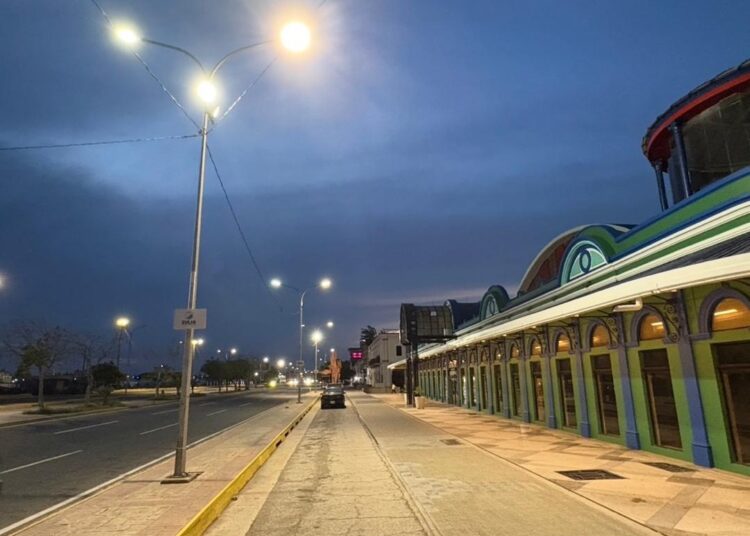 Gobernación del Zulia y Corpoelec rehabilitan iluminación de la avenida Libertador
