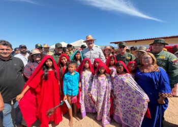 Gobernador Luis Caldera entrega renovada la Escuela Básica Nacional Ana Sara Epieyú, en la Alta Guajira