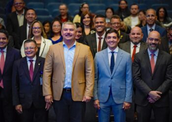 Gobernador Luis Caldera acompaña al BCV en su 86° aniversario,en el acto proponen crear el Centro de Estudios del Banco Central