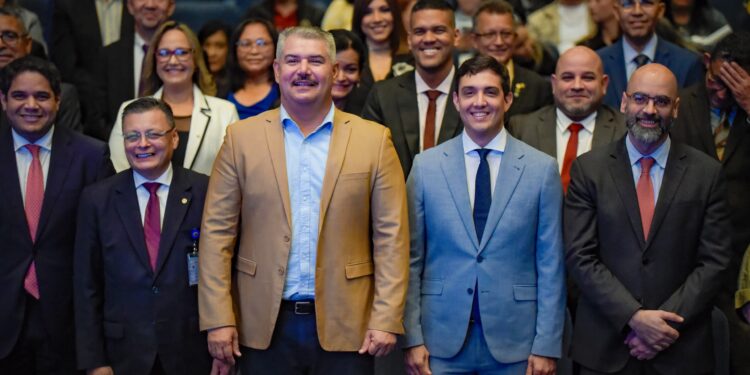 Gobernador Luis Caldera acompaña al BCV en su 86° aniversario,en el acto proponen crear el Centro de Estudios del Banco Central