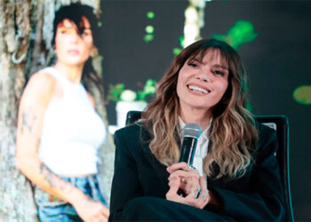 La cantante Kany García afirma que padece una condición que la está encorvando