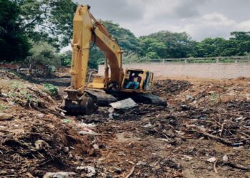 Alcaldía de Maracaibo inicia limpieza de la cañada Morillo, tramo Barrio Bolívar