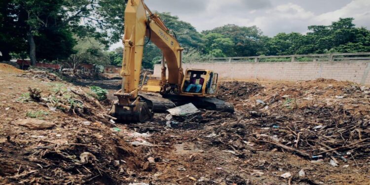 Alcaldía de Maracaibo inicia limpieza de la cañada Morillo, tramo Barrio Bolívar