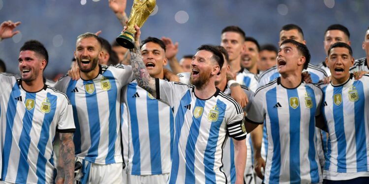 La despedida de Messi inicia con homenajes antes de su último partido