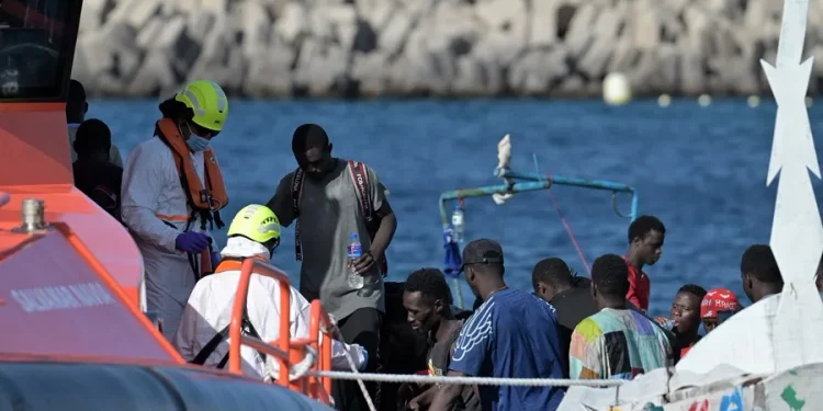 La llegada de migrantes de África occidental a Europa cae un 59 %, pero aumenta el riesgo