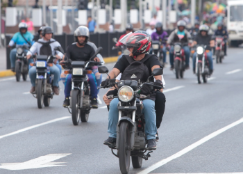 ¿Quieres comprar moto y aun no sabes cómo y cuál licencia debes sacar?