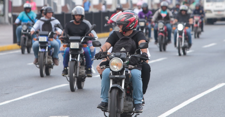 ¿Quieres comprar moto y aun no sabes cómo y cuál licencia debes sacar?