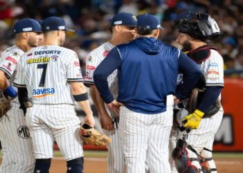 Leones del Caracas aplastó el pitcheo de los Navengantes del Magallanes en Valencia