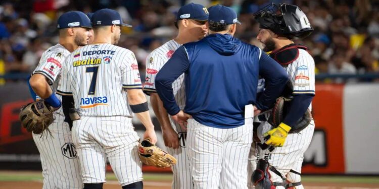 Leones del Caracas aplastó el pitcheo de los Navengantes del Magallanes en Valencia