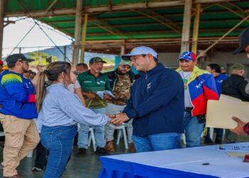 Ministro Héctor Silva lideró asamblea popular con mineros en el sector «La Fábrica» en El Callao