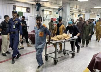 Derrumbe del techo de una escuela en Pakistán deja al menos 28 fallecidos y 25 heridos